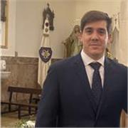 Me defino una persona atenta y agradable, con ganas de enseñar y ayudar en todo lo necesario.